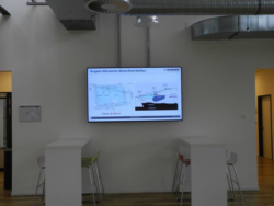 Neue Form der Mitarbeiterkommunikation bei HUESKER: Digital Signage